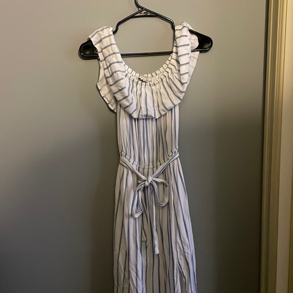 Long striped off-the-shoulder dress woth tie front and slits on the bottom - Picture 2 of 11